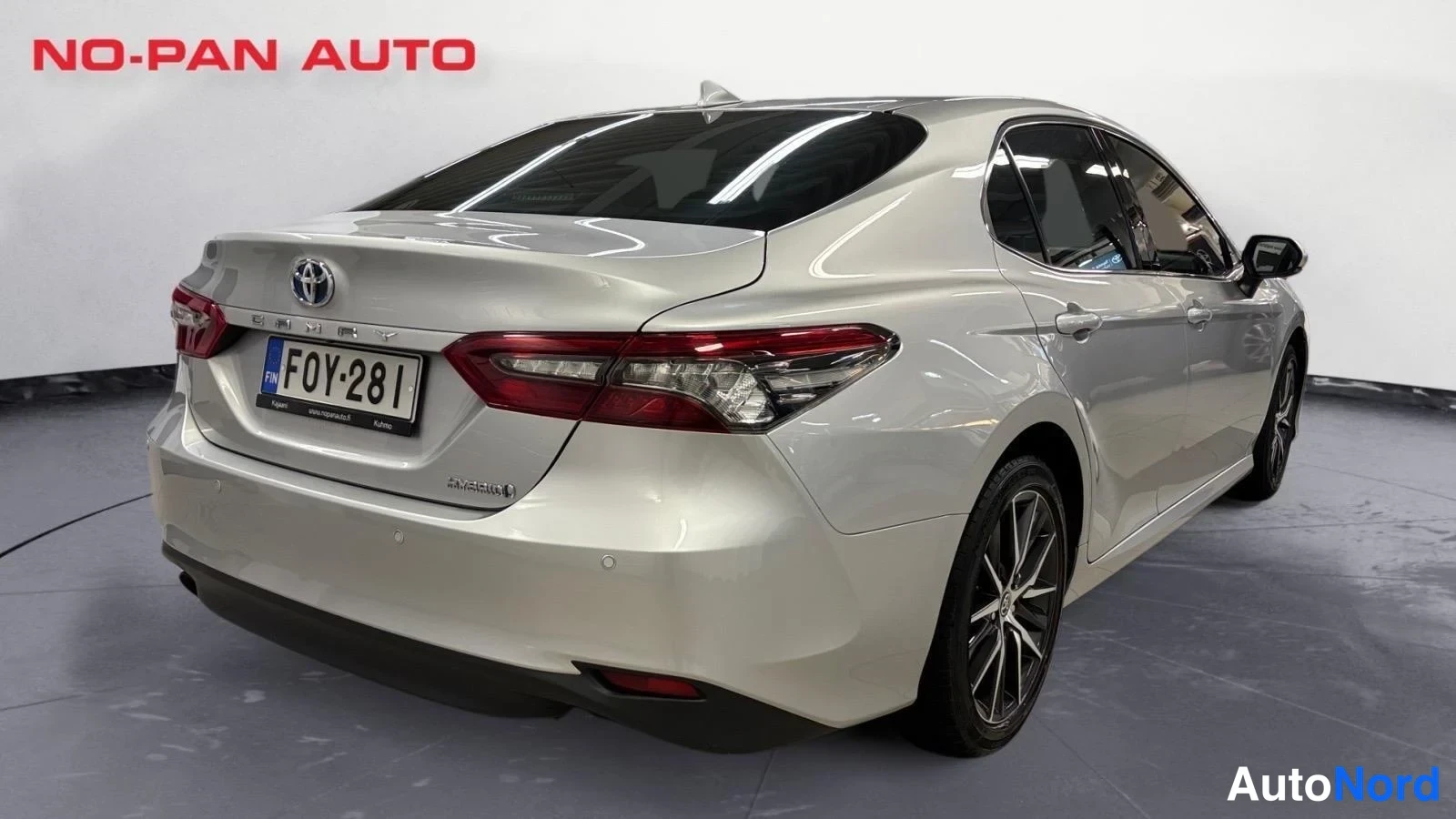 Hopea Toyota Camry 2022, takaviisto, kuva 9