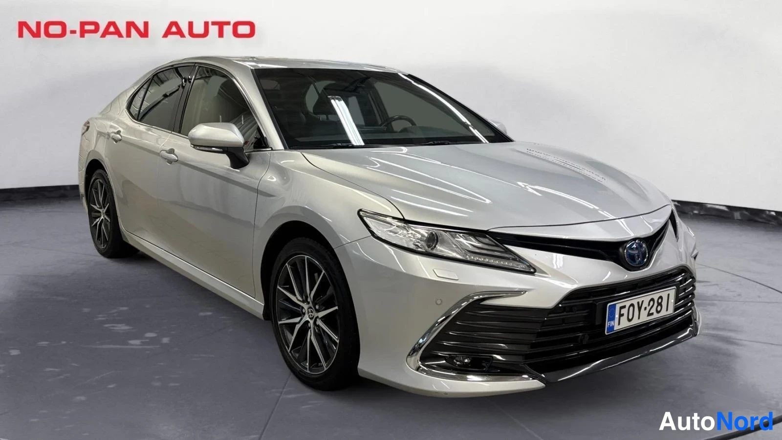Hopea Toyota Camry 2022, etuviisto, keula oikealle, kuva 2
