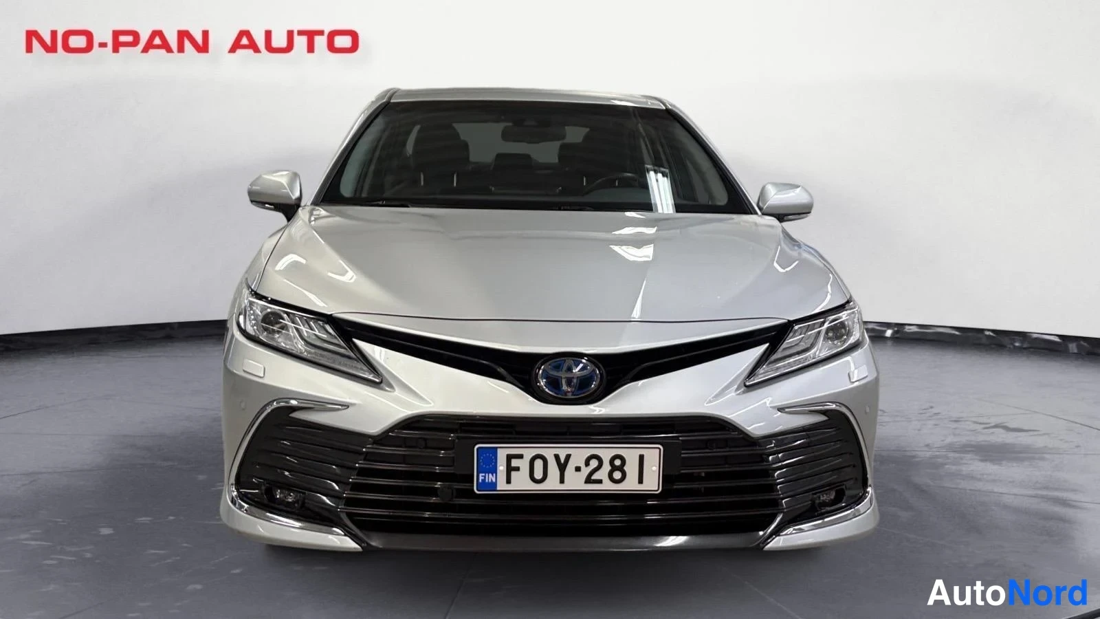 Hopea Toyota Camry 2022, edestä, kuva 4