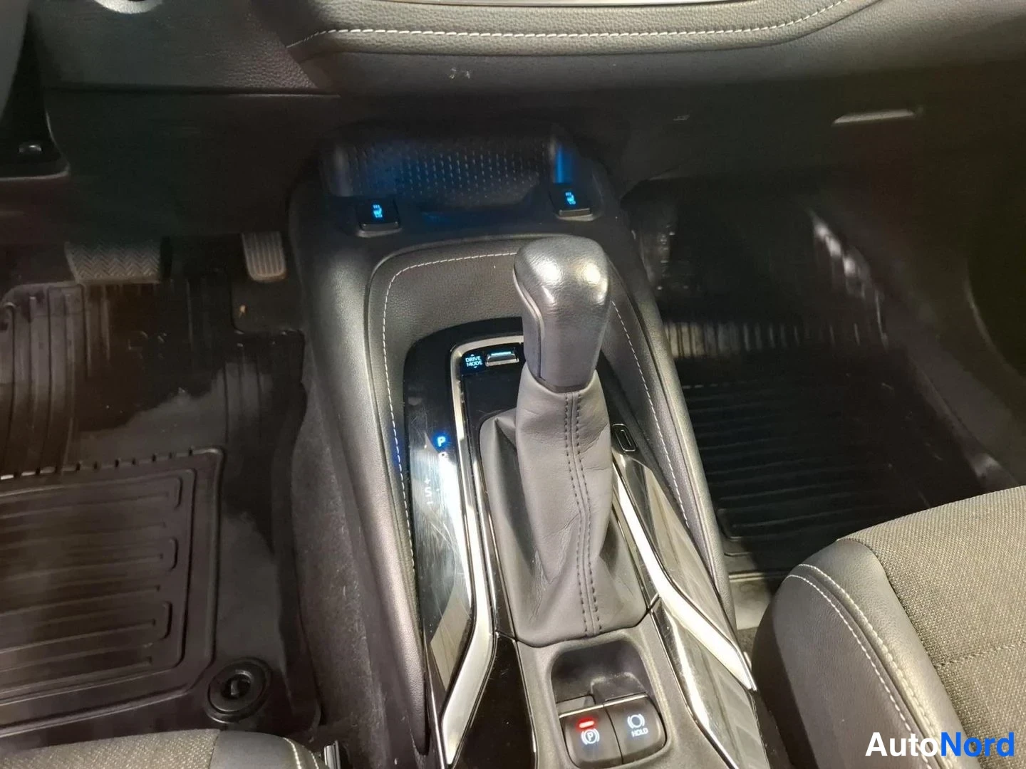 Hopea Toyota Corolla Touring 2022, kuva 13
