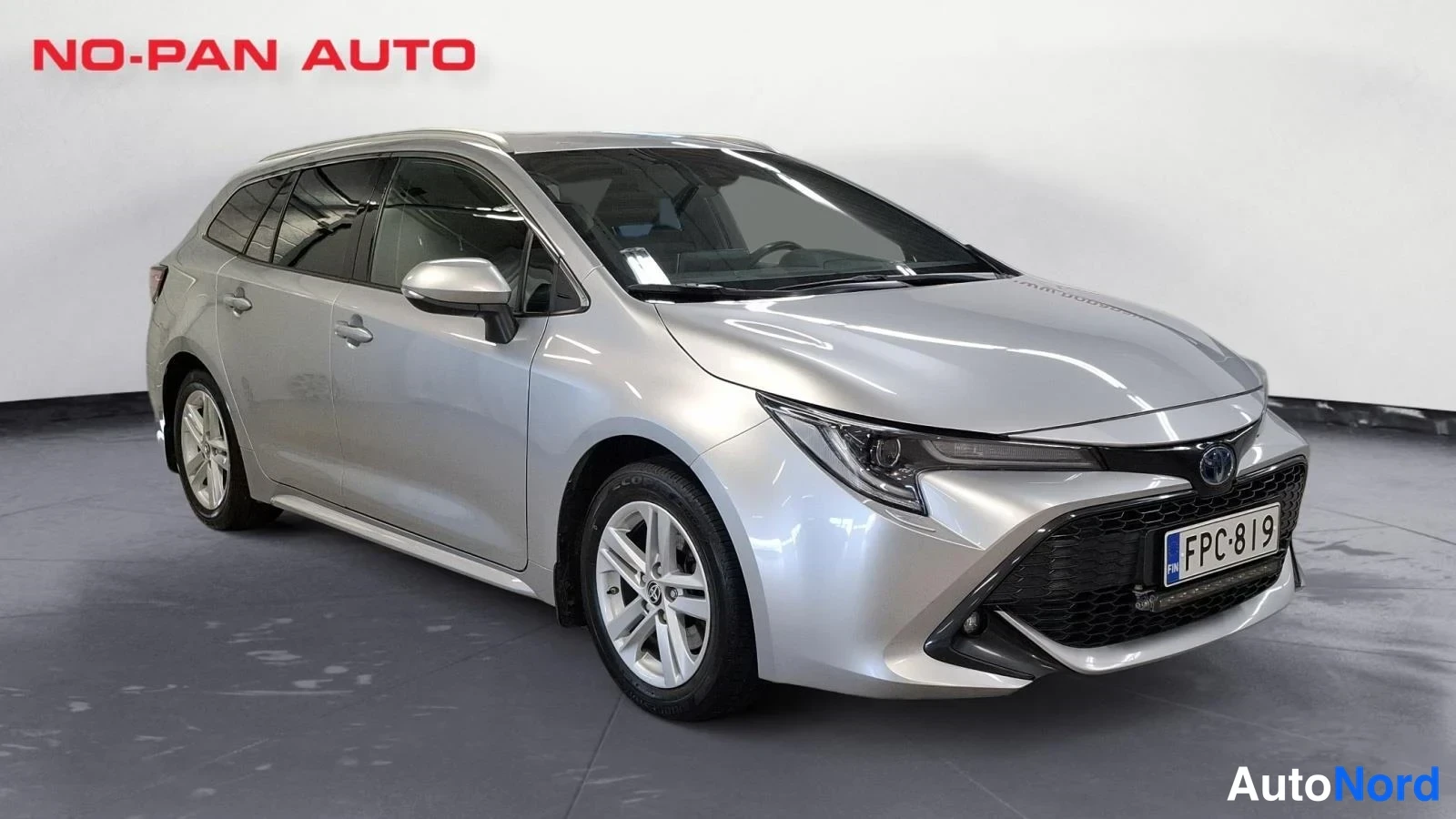 Hopea Toyota Corolla Touring 2022, etuviisto, keula oikealle, kuva 2