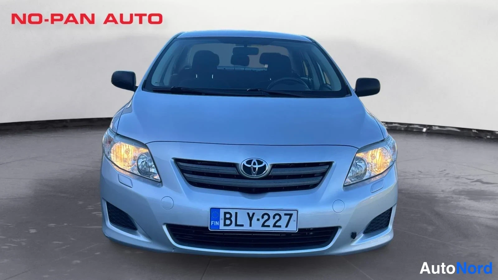 Hopea Toyota Corolla 2008, edestä, kuva 3