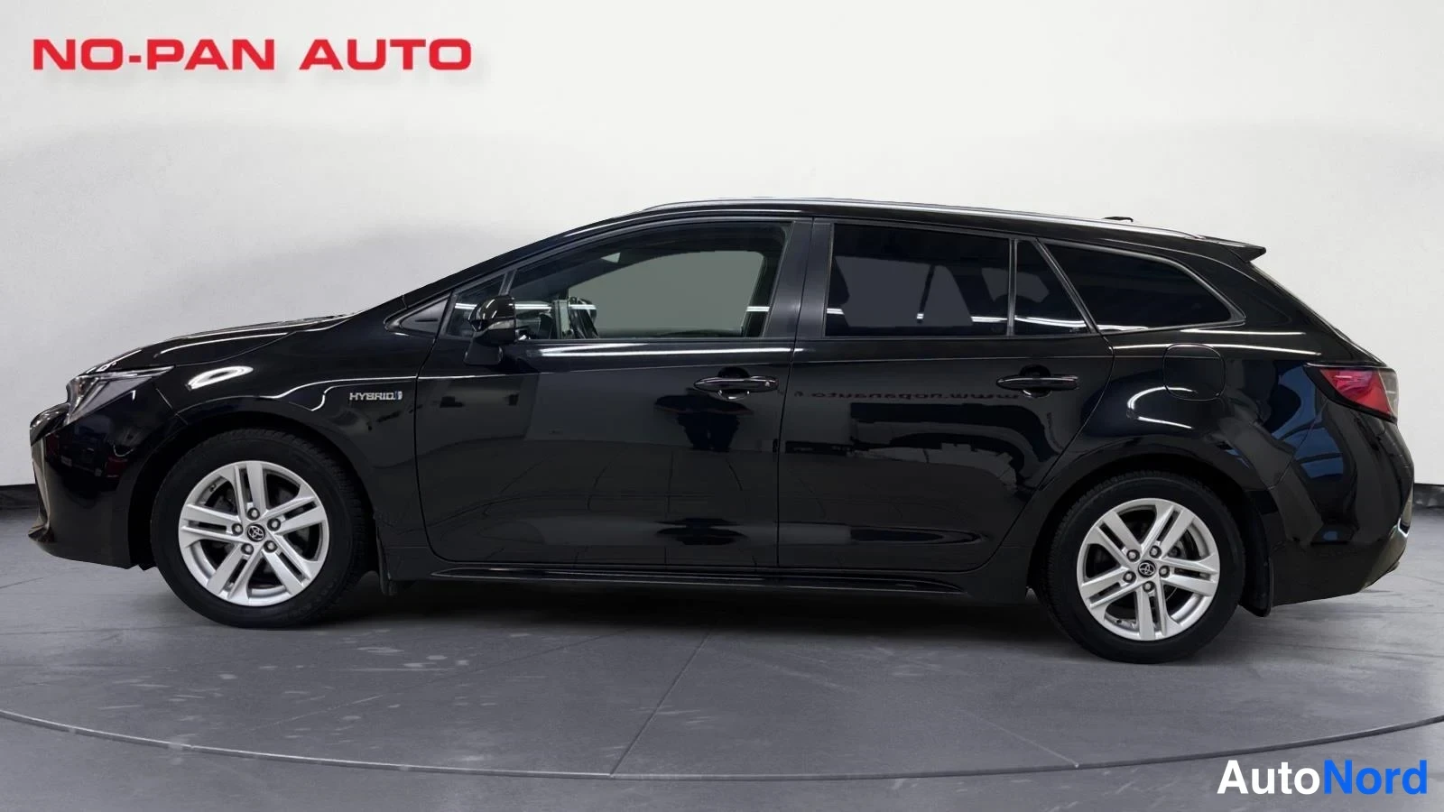 Musta Toyota Corolla Touring 2019, sivulta, kuva 5
