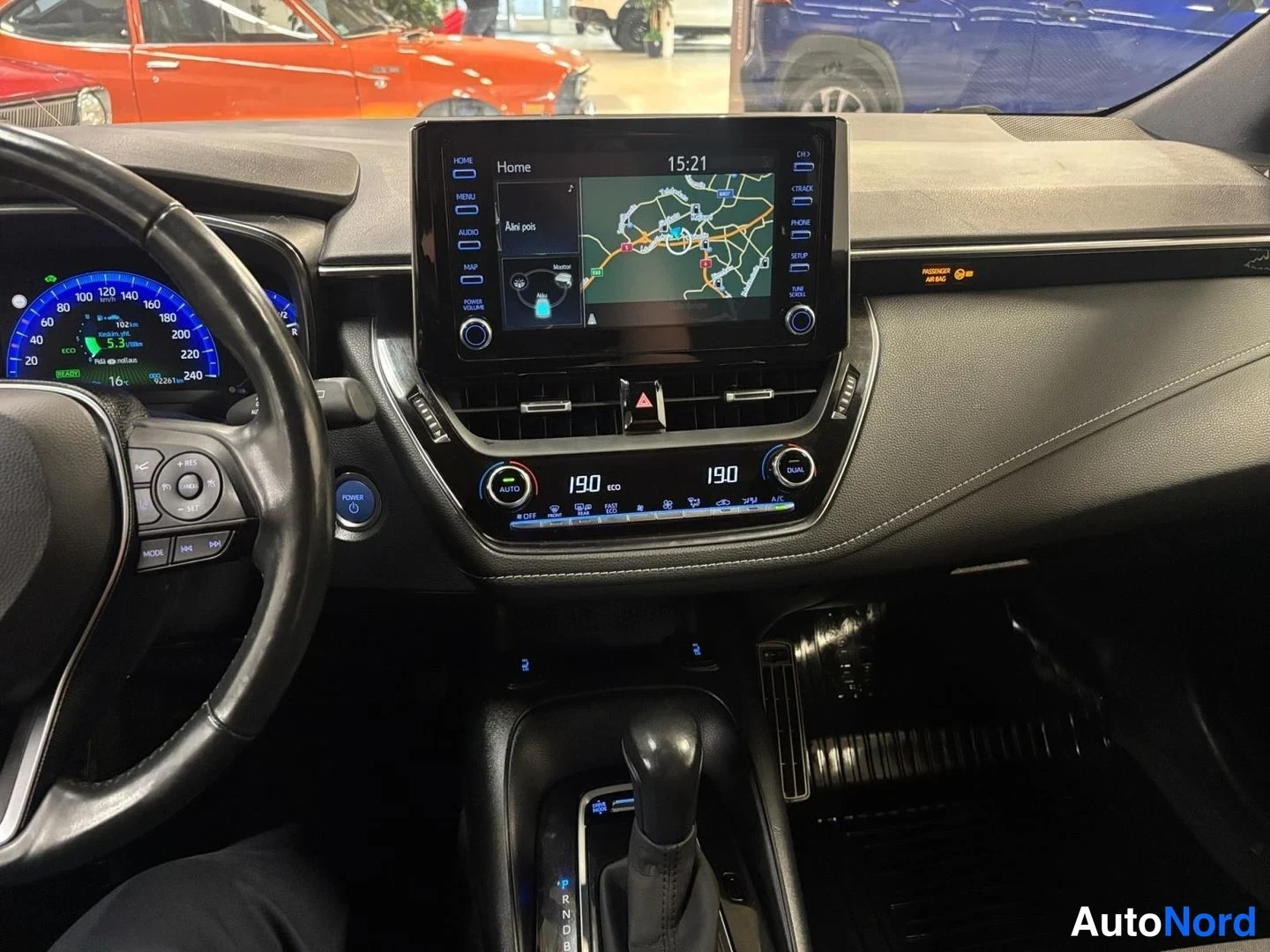 Musta Toyota Corolla Touring 2019, kuva 16
