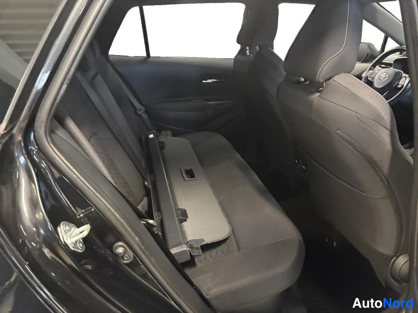 Musta Toyota Corolla Touring 2019, kuva 17