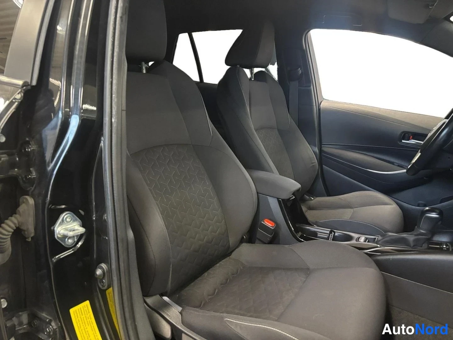 Musta Toyota Corolla Touring 2019, kuva 18