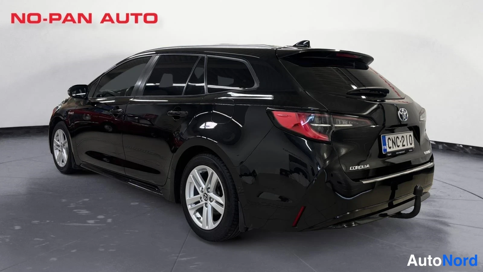 Musta Toyota Corolla Touring 2019, takaviisto, kuva 7