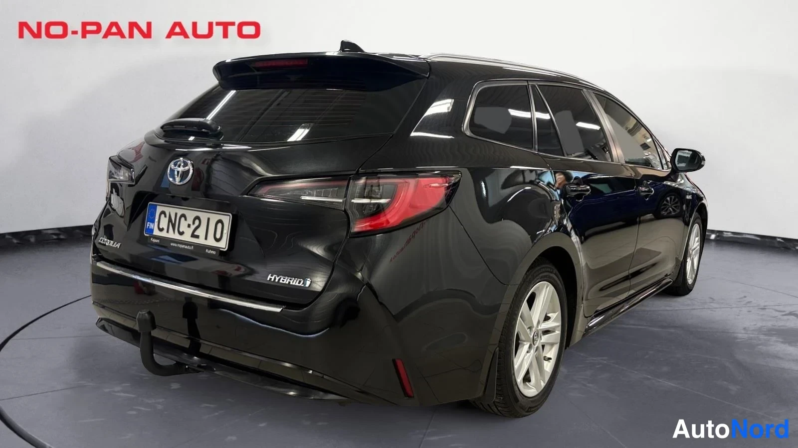 Musta Toyota Corolla Touring 2019, takaviisto, kuva 6