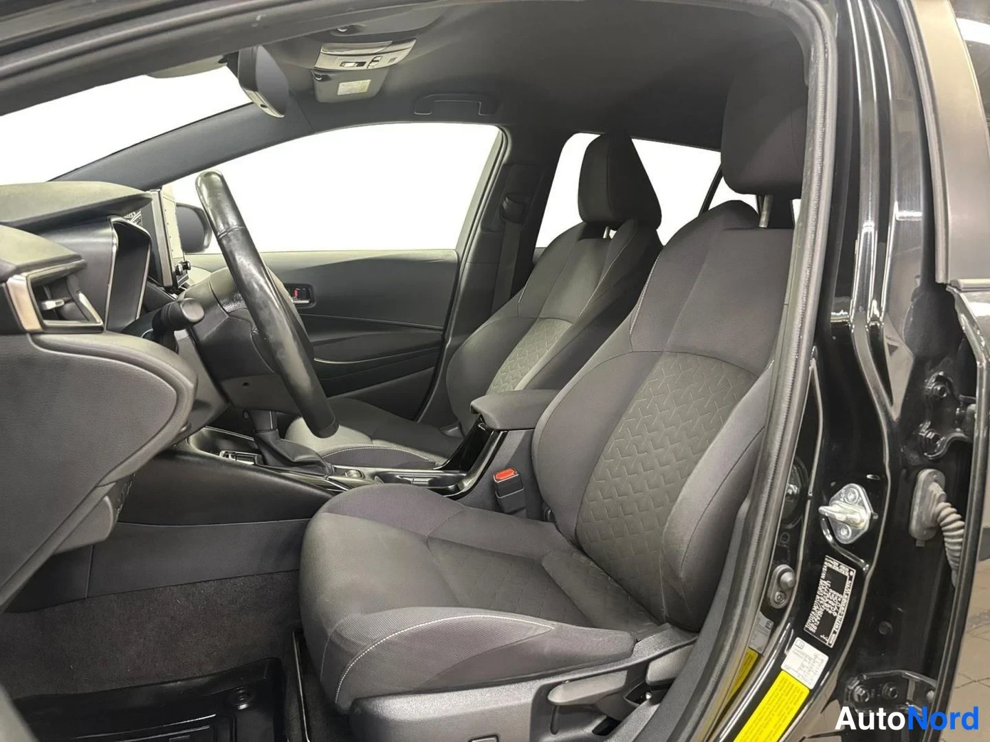 Musta Toyota Corolla Touring 2019, kuva 10
