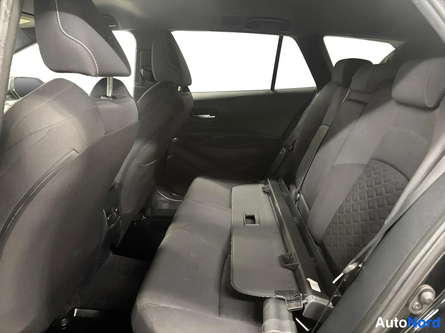 Musta Toyota Corolla Touring 2019, kuva 11
