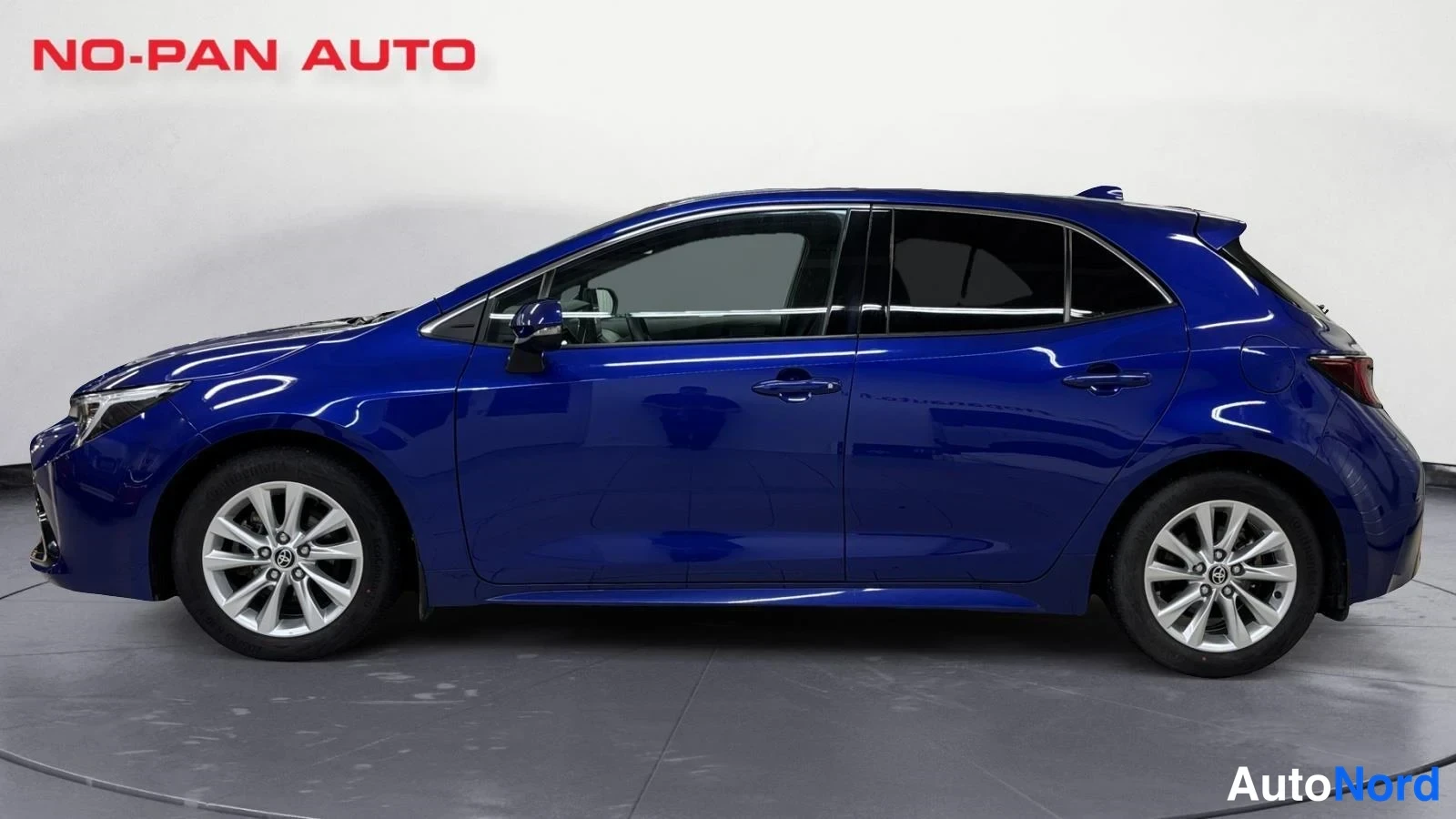 Sininen Toyota Corolla 2024, sivulta, kuva 8