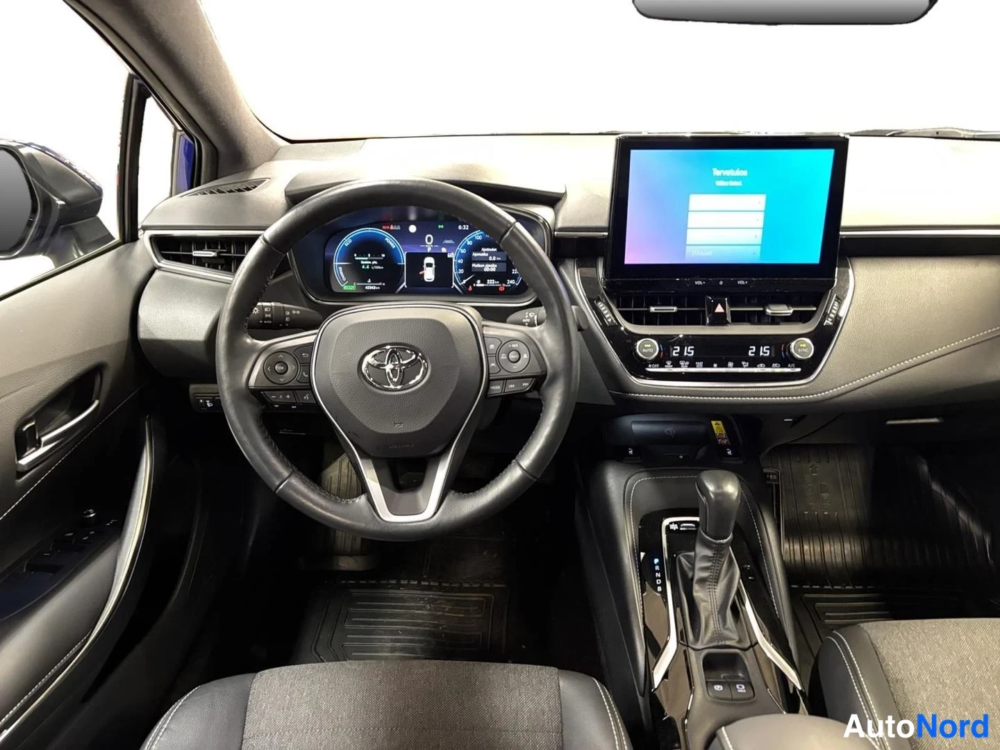 Sininen Toyota Corolla 2024, edestä, kuva 7