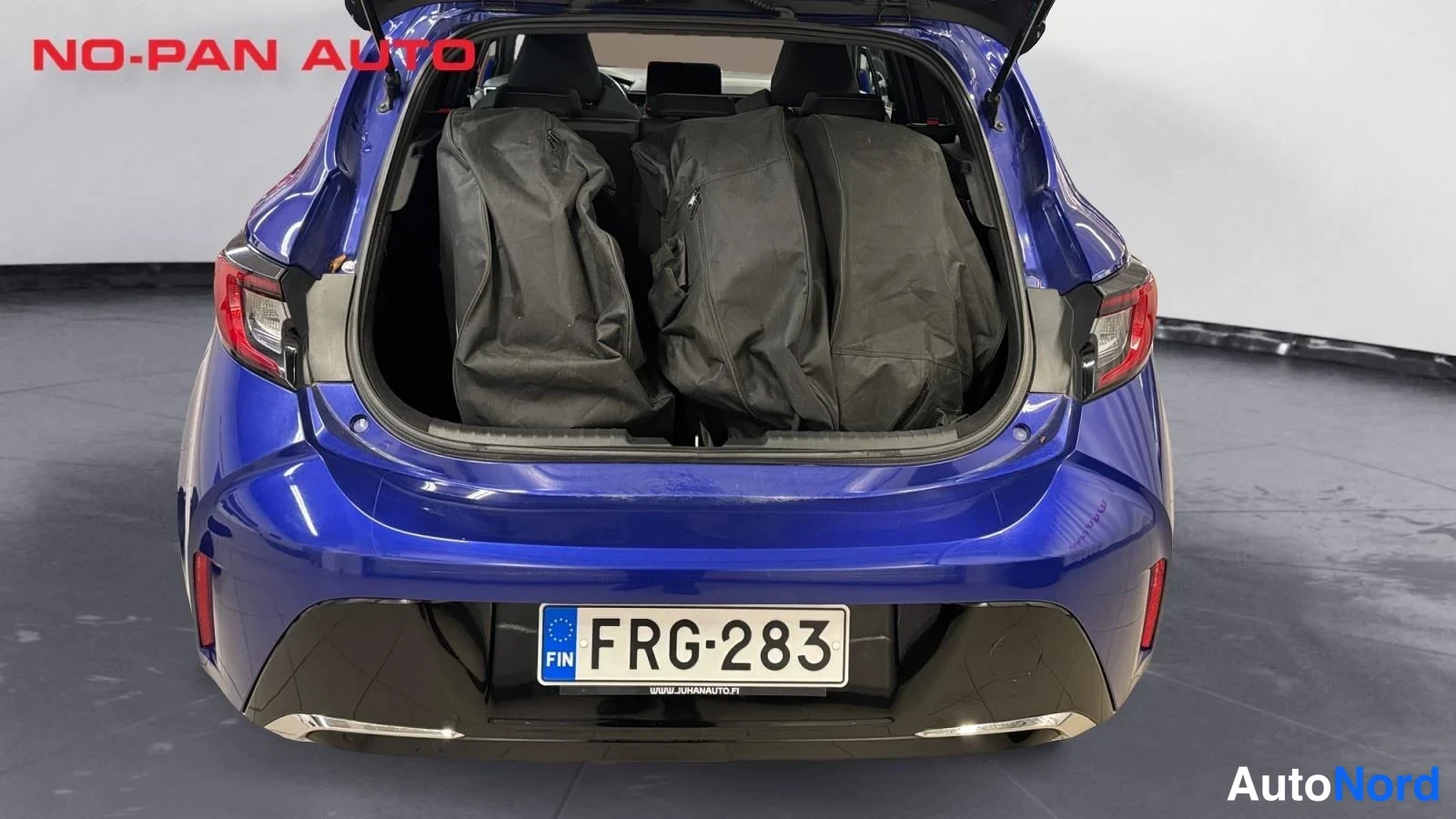 Sininen Toyota Corolla 2024, takaa, kuva 12