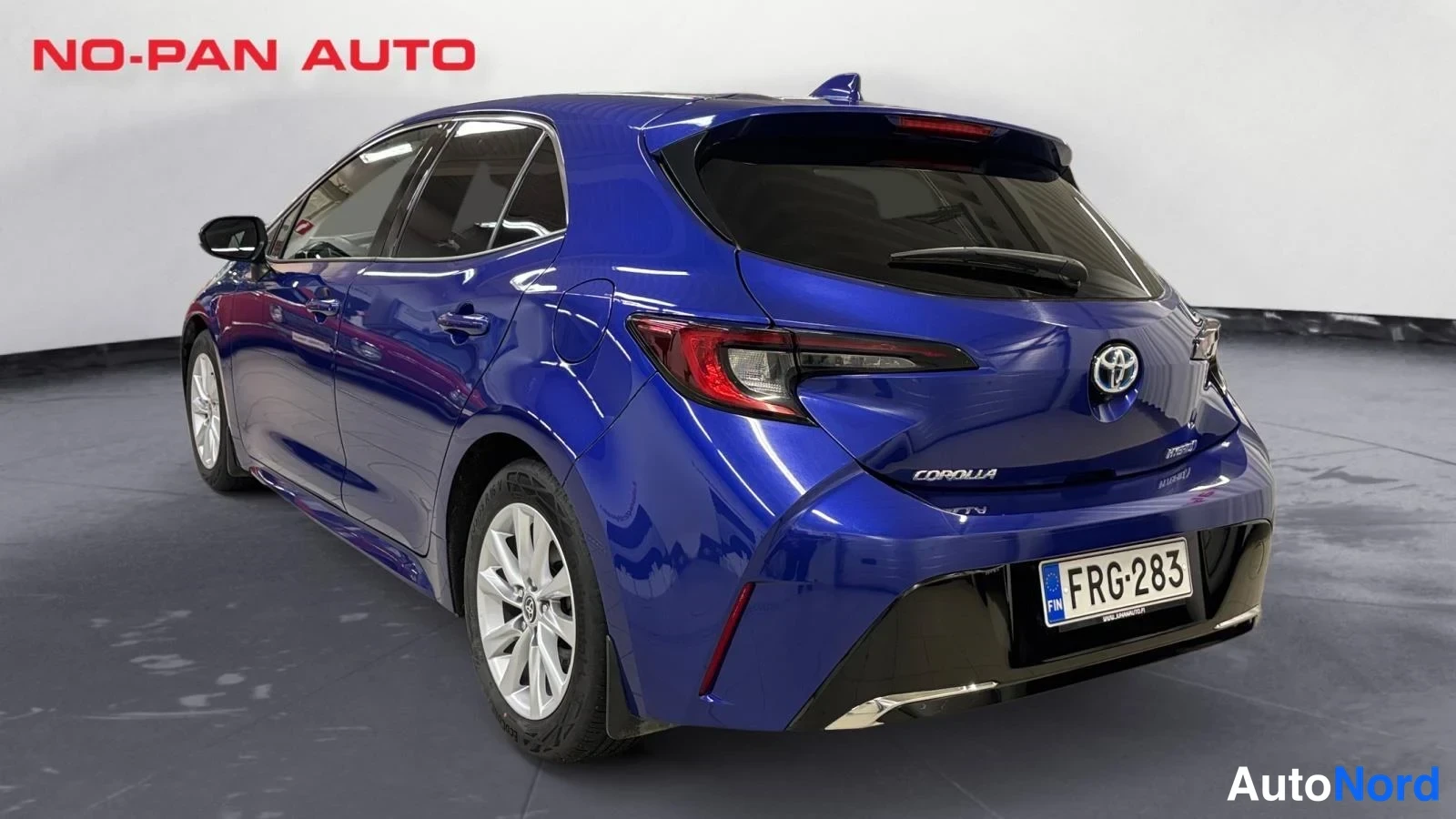 Sininen Toyota Corolla 2024, takaviisto, kuva 9