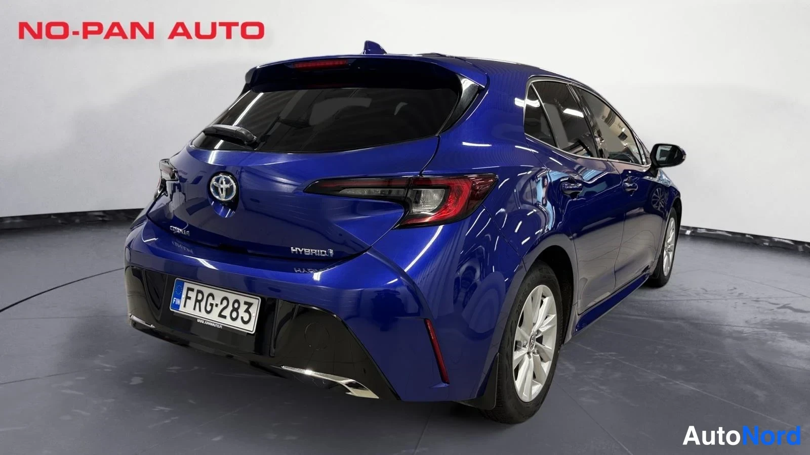 Sininen Toyota Corolla 2024, takaviisto, kuva 10