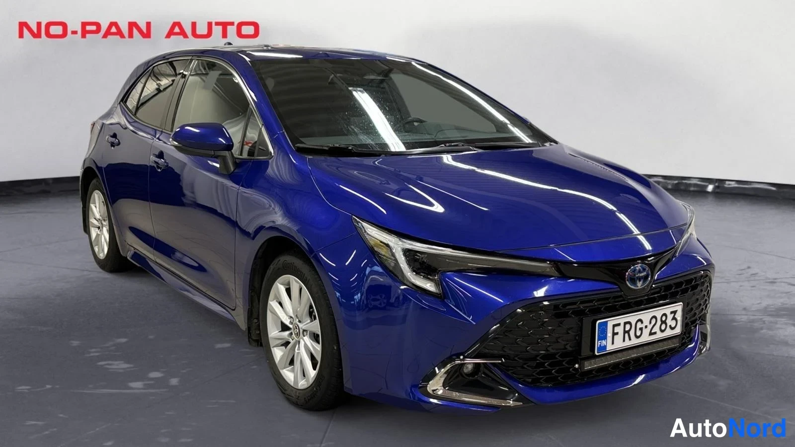 Sininen Toyota Corolla 2024, etuviisto, keula oikealle, kuva 5