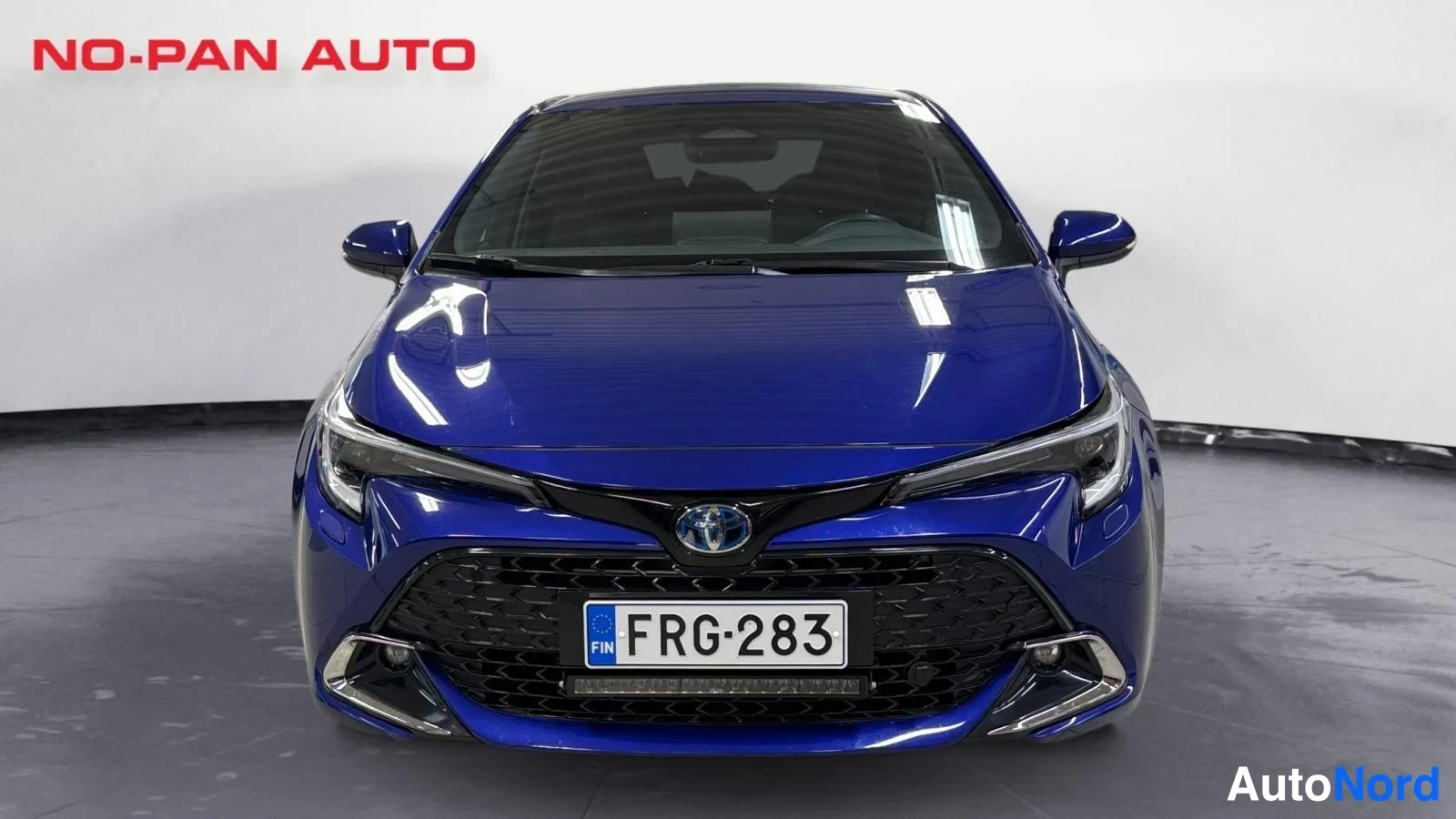 Sininen Toyota Corolla 2024, edestä, kuva 6