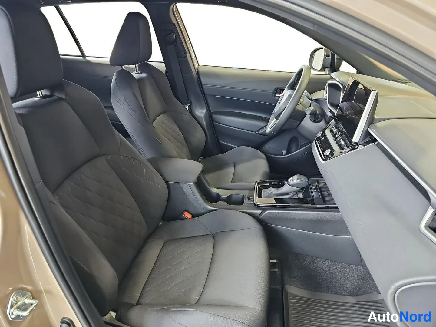 Beige Toyota Corolla Cross 2026, kuva 17