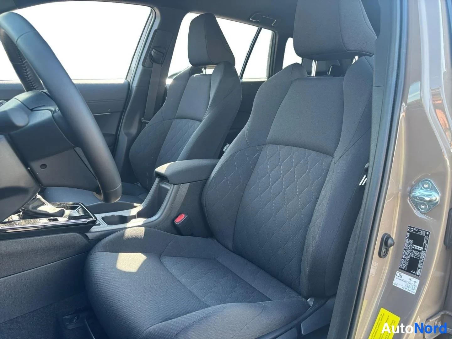 Beige Toyota Corolla Cross 2026, kuva 9