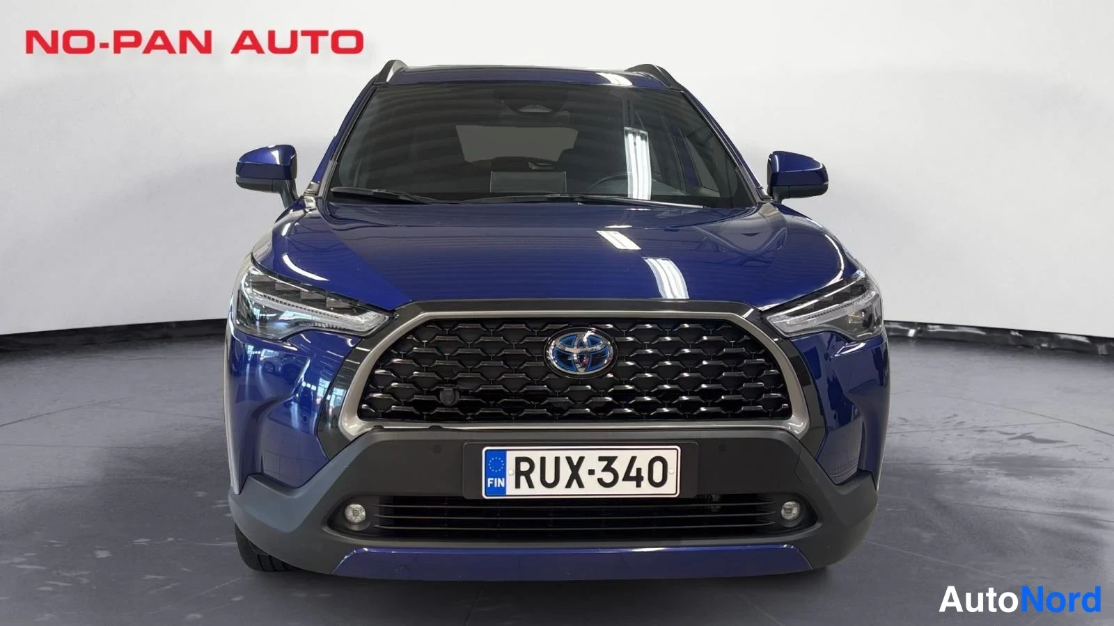 Sininen Toyota Corolla Cross 2023, edestä, kuva 3