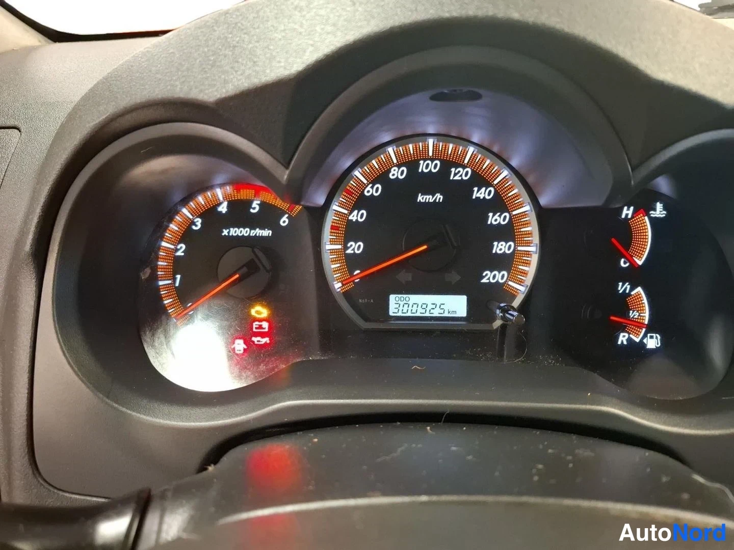 Harmaa Toyota Hilux 2012, kuva 15