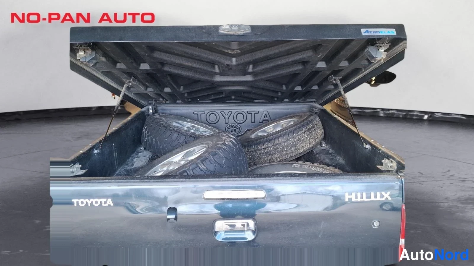 Harmaa Toyota Hilux 2012, takaa, kuva 7