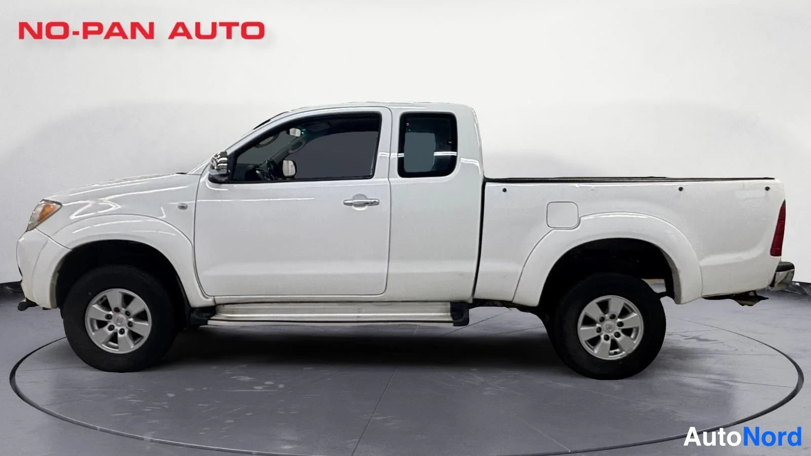 Valkoinen Toyota Hilux 2007, sivulta, kuva 6