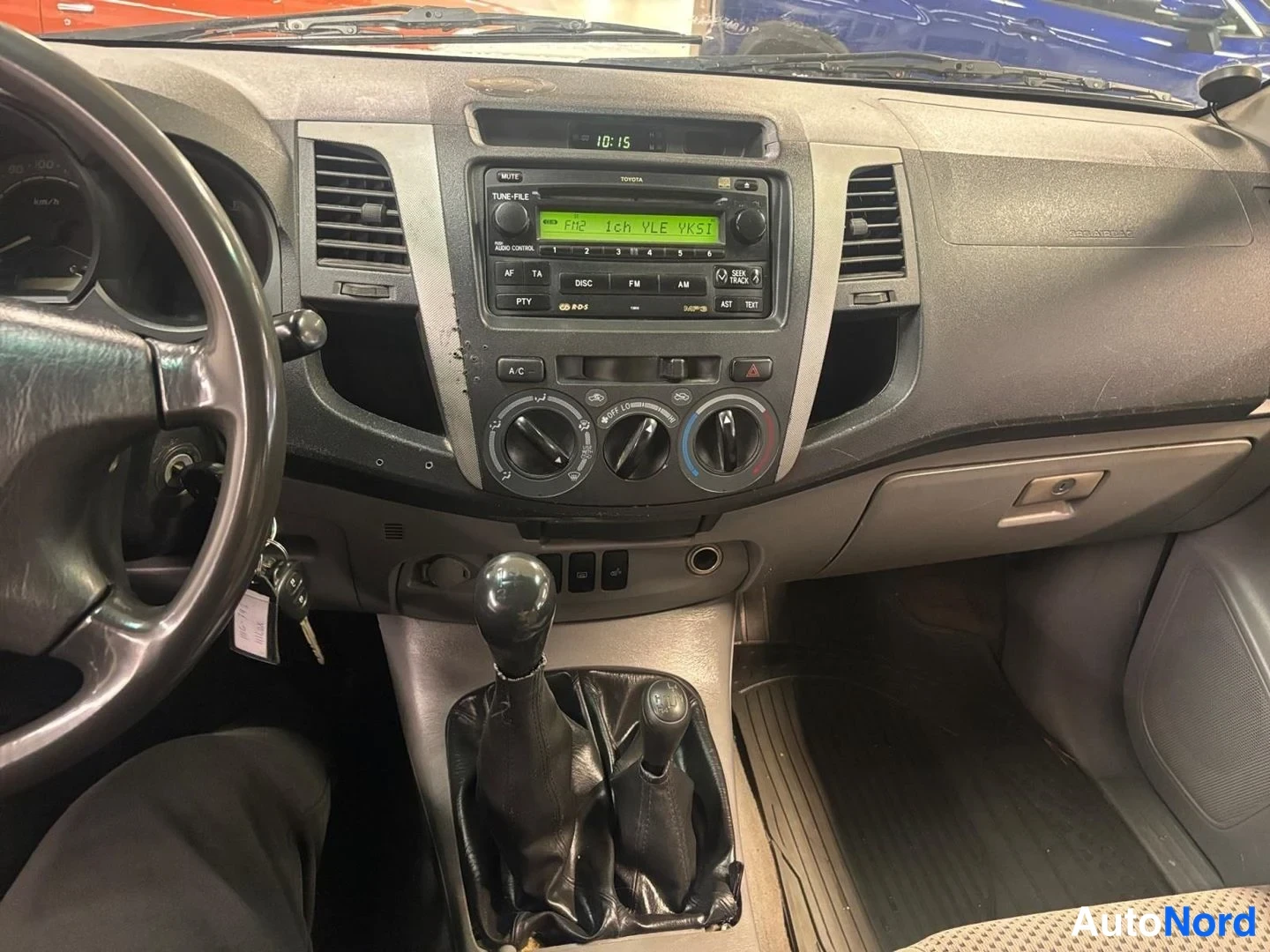 Valkoinen Toyota Hilux 2007, kuva 10