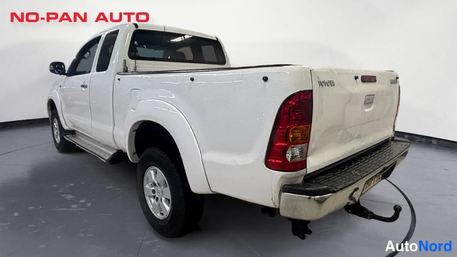 Valkoinen Toyota Hilux 2007, kuva 14