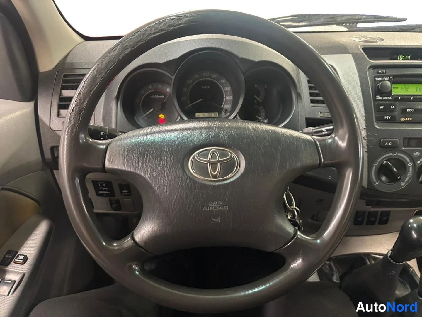Valkoinen Toyota Hilux 2007, kuva 9