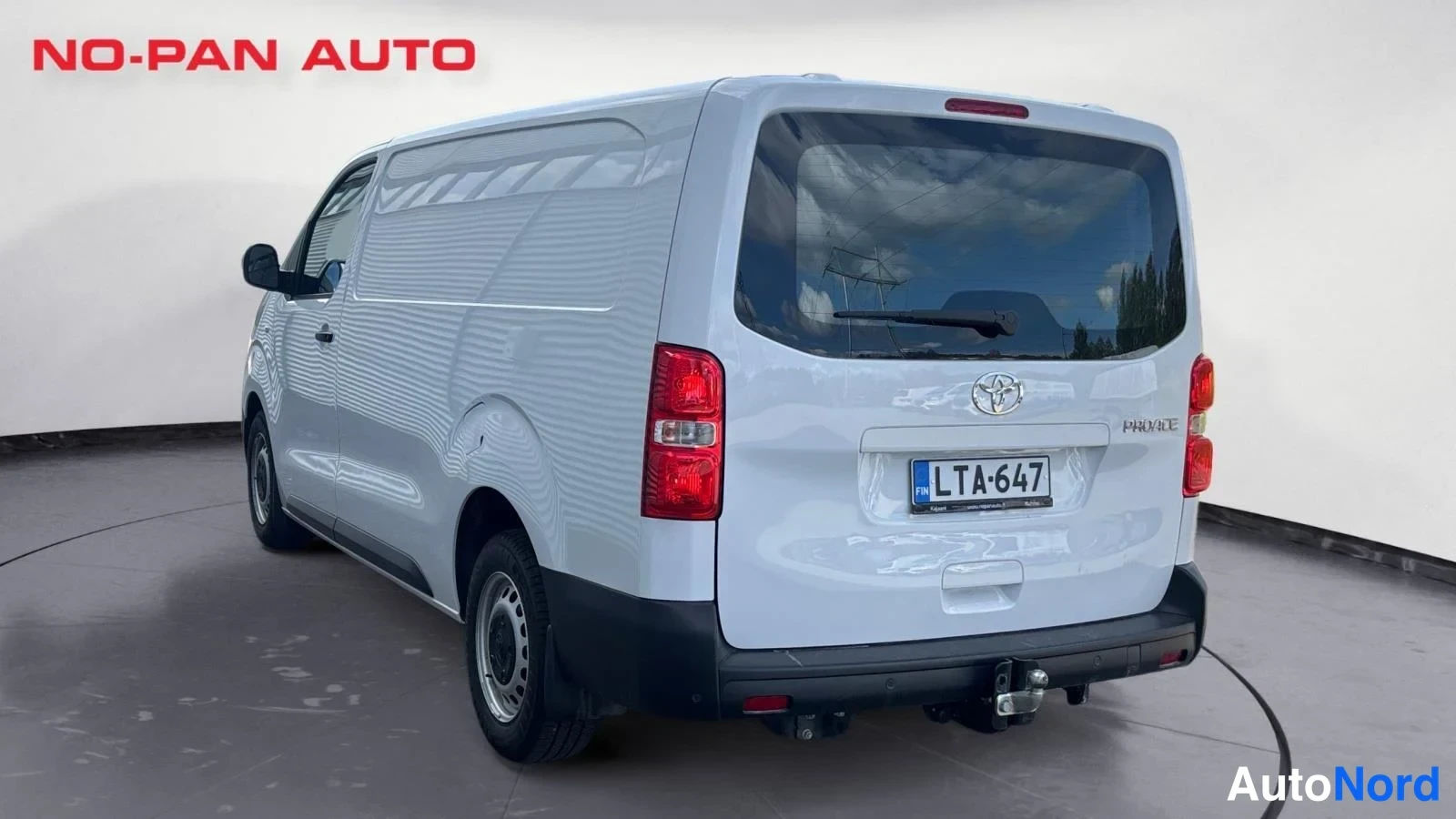 White Toyota Proace 2025, rear three-quarter, photo 5
