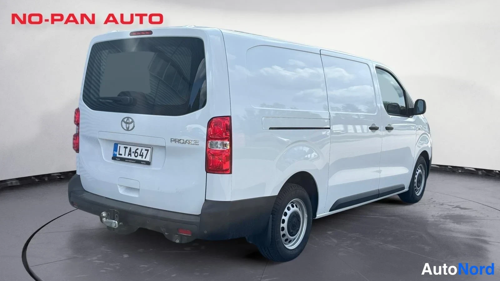 White Toyota Proace 2025, rear three-quarter, photo 6