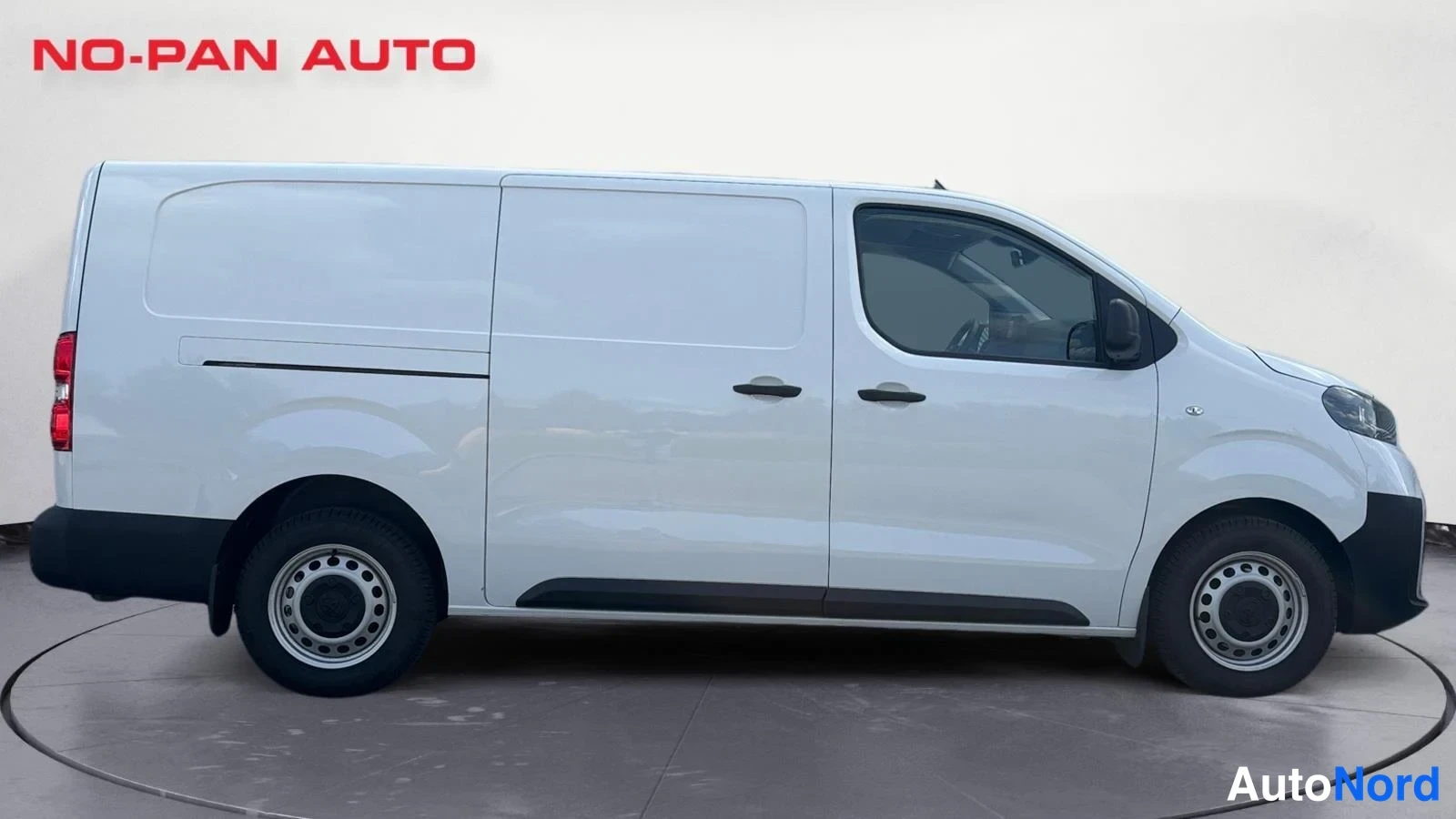 White Toyota Proace 2025, rear three-quarter, photo 7