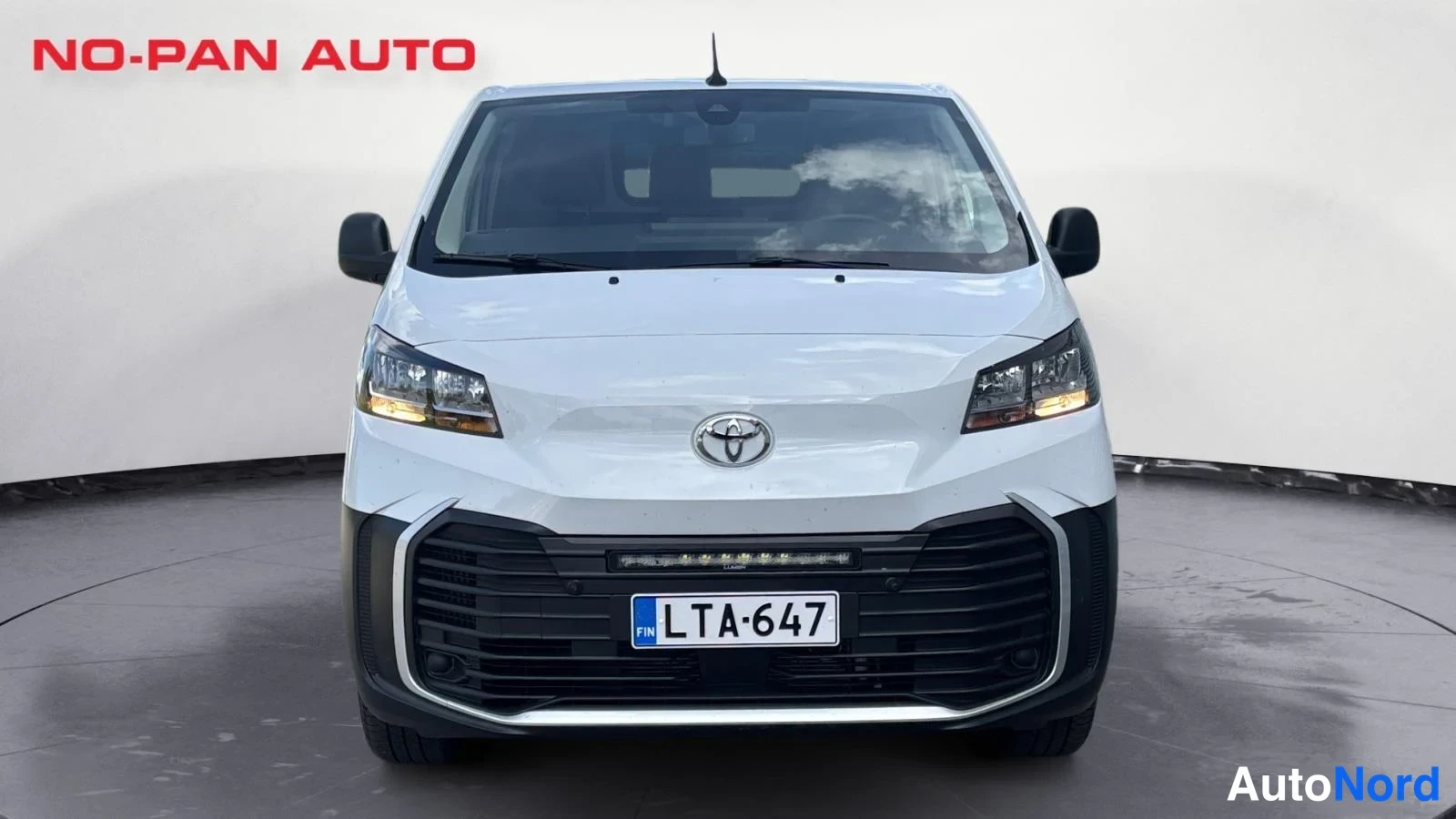 White Toyota Proace 2025, front, photo 3