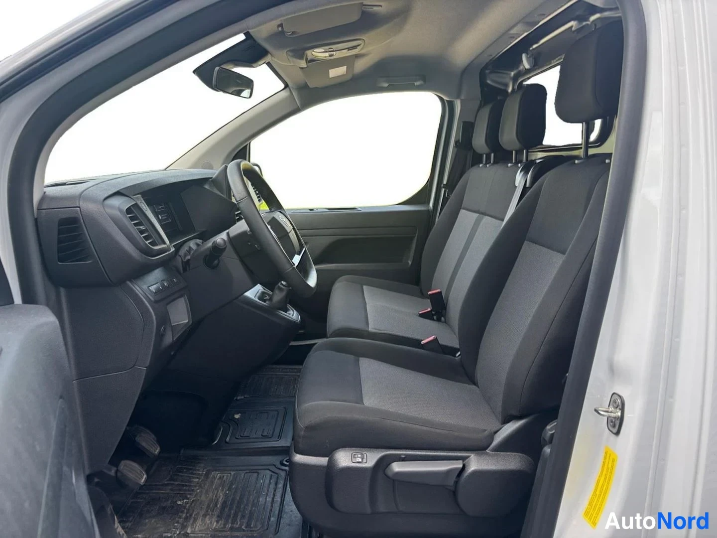 White Toyota Proace 2025, photo 10