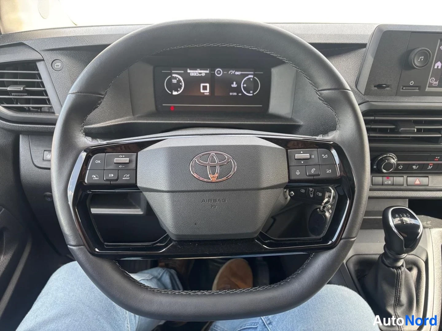 White Toyota Proace 2025, photo 12