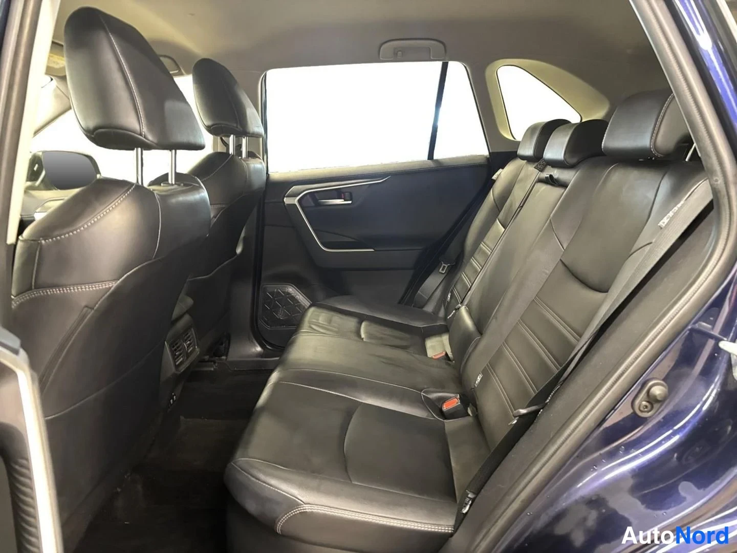 Sininen Toyota RAV4 2019, kuva 9
