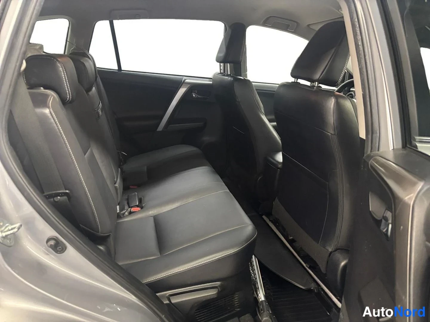 Hopea Toyota RAV4 2018, kuva 16