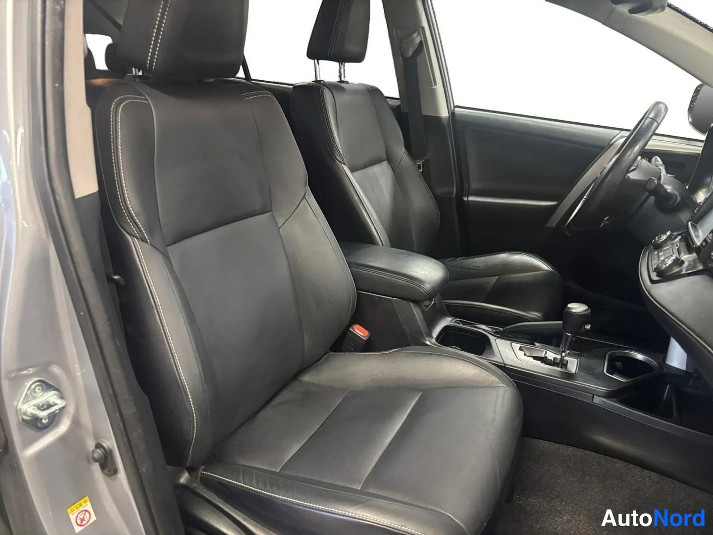Hopea Toyota RAV4 2018, kuva 17
