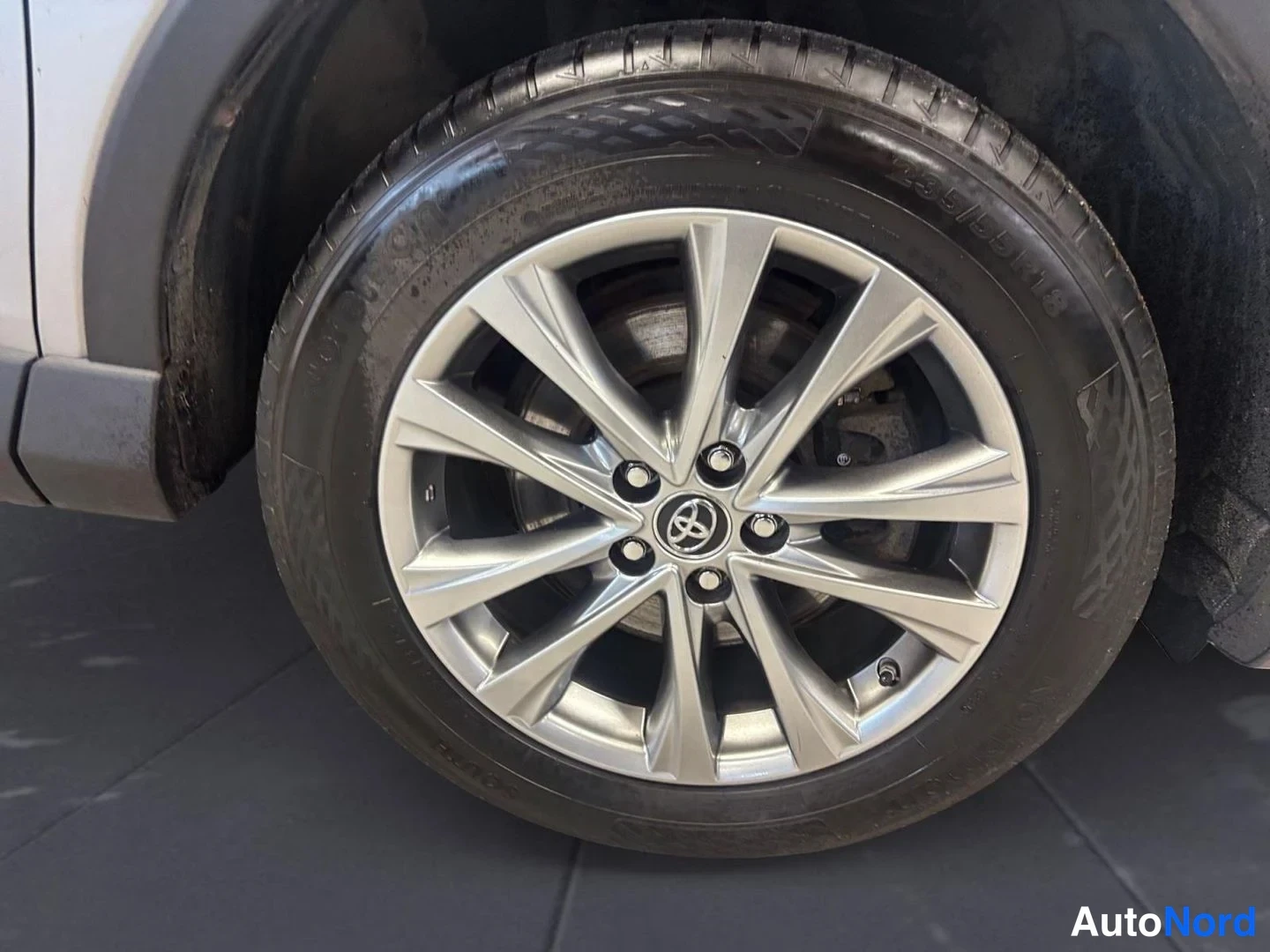 Hopea Toyota RAV4 2018, kuva 18