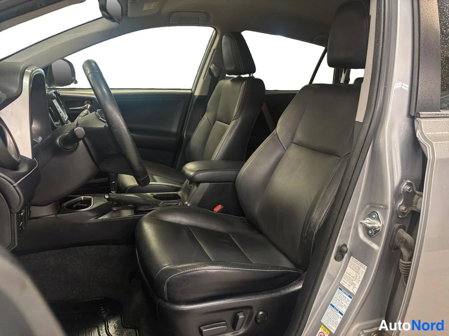 Hopea Toyota RAV4 2018, kuva 10