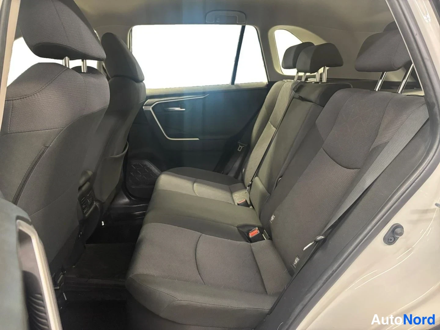 White Toyota RAV4 2020, photo 12
