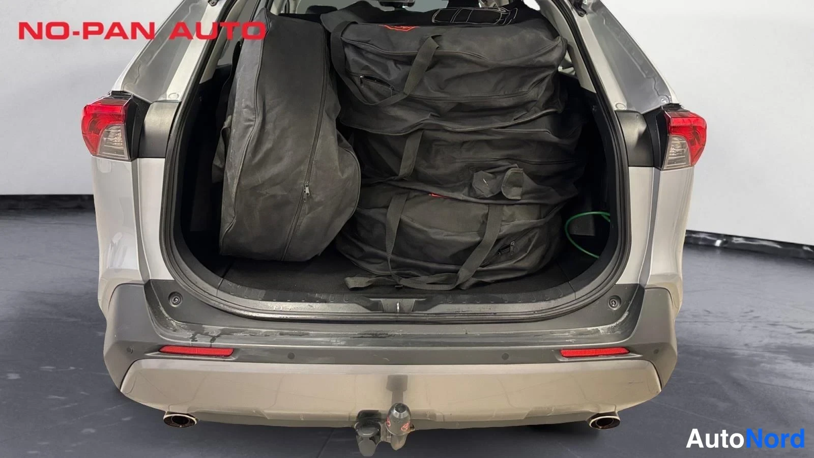 Hopea Toyota RAV4 2019, takaa, kuva 10