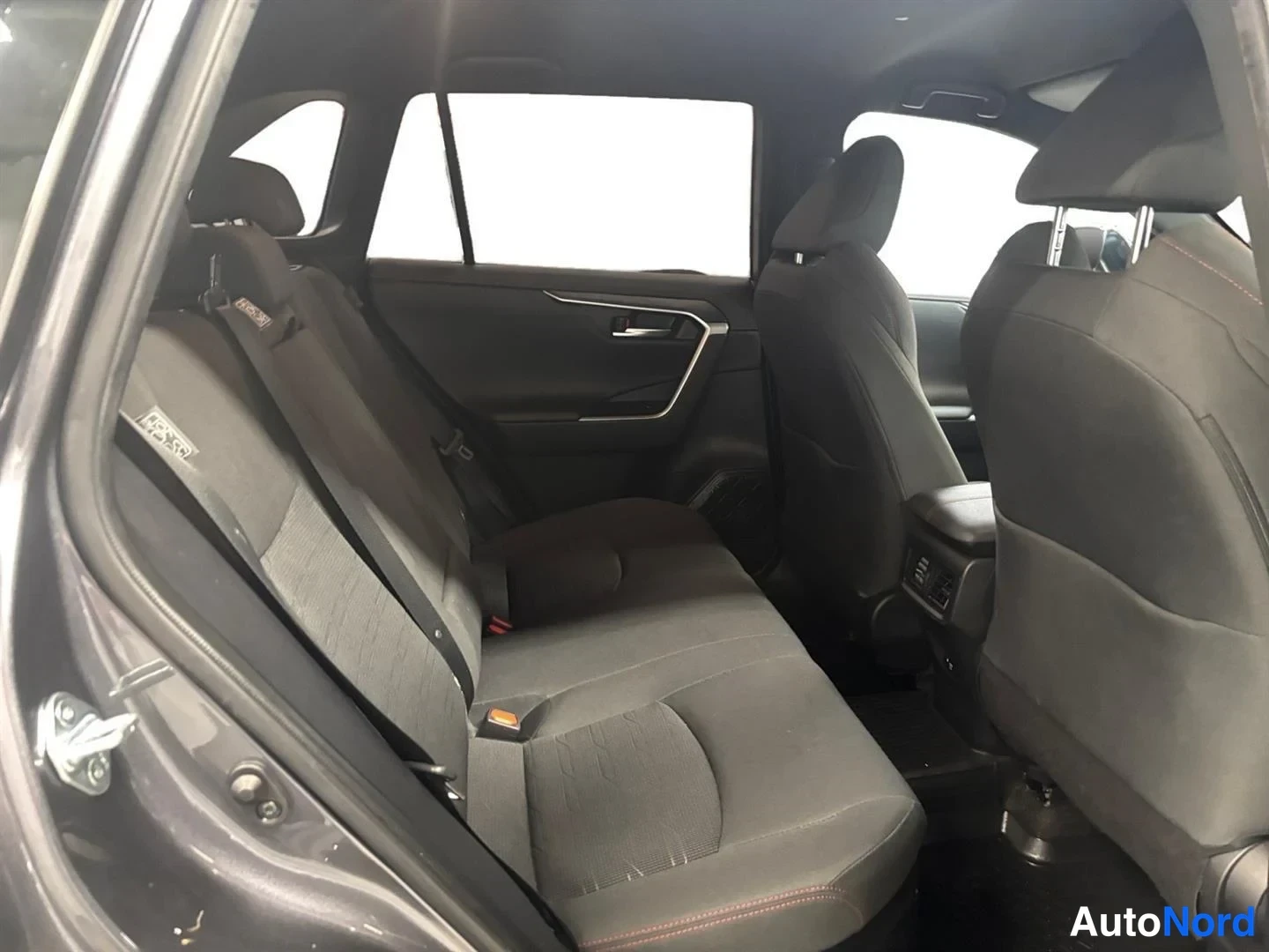 Harmaa Toyota RAV4 2021, kuva 13