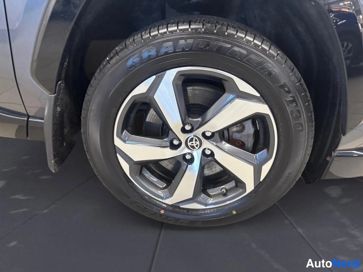Harmaa Toyota RAV4 2021, kuva 14