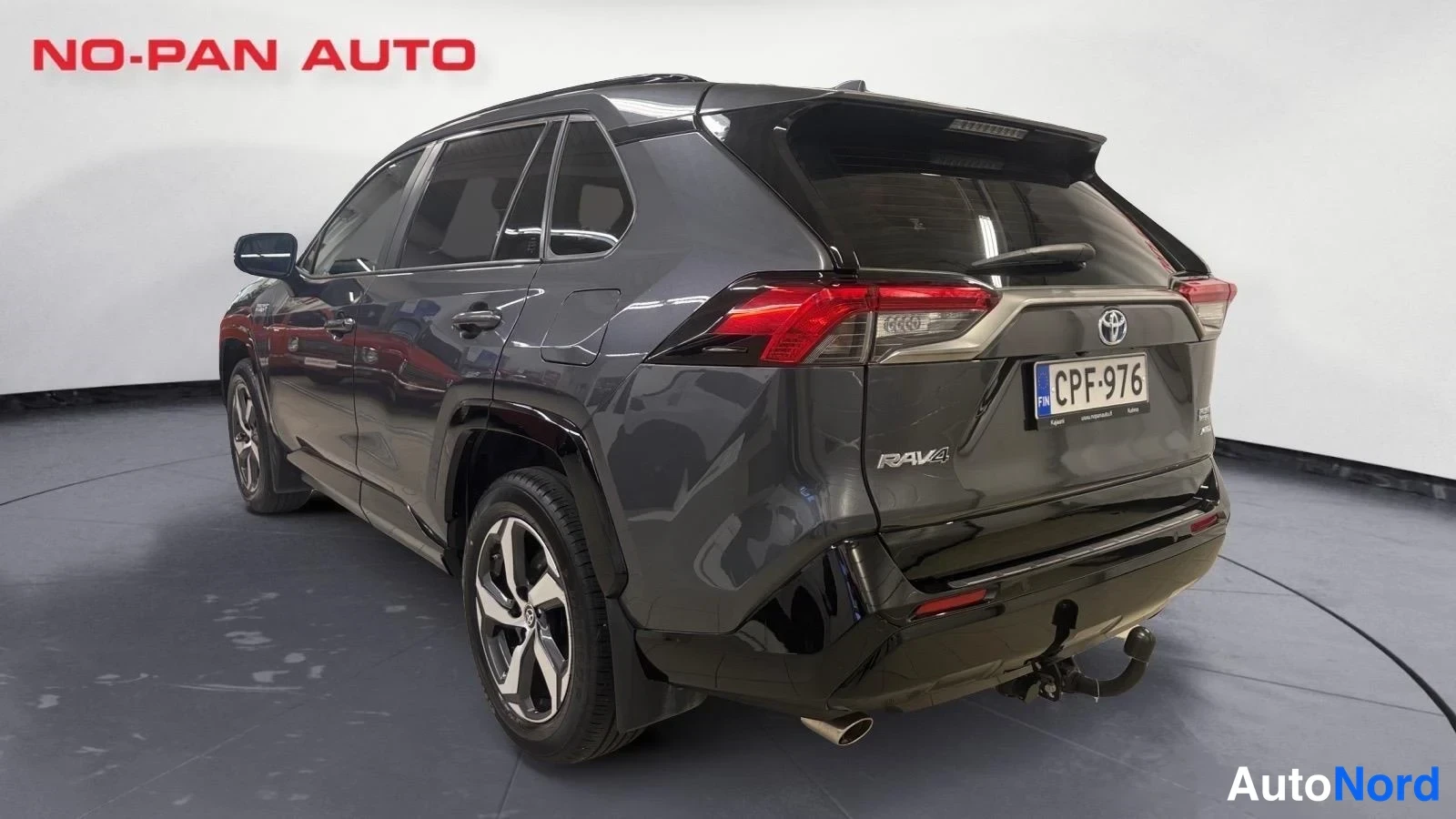 Harmaa Toyota RAV4 2021, takaviisto, kuva 4