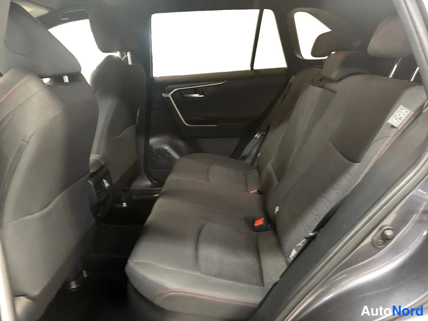 Harmaa Toyota RAV4 2021, kuva 7