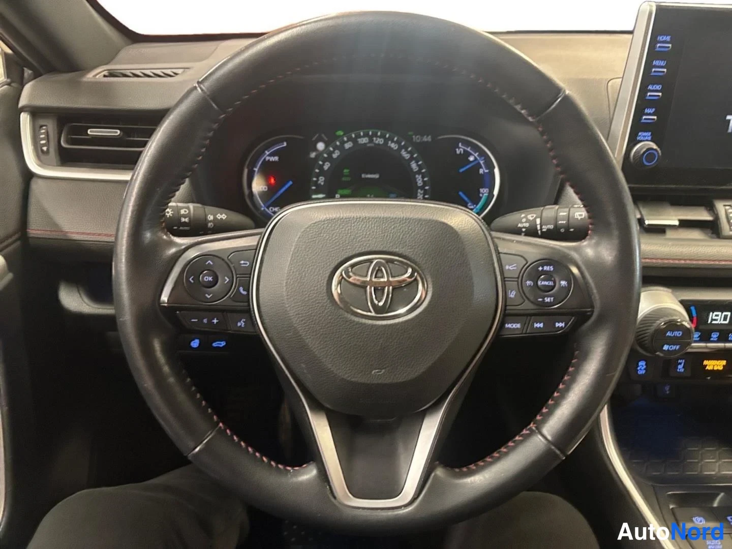 Harmaa Toyota RAV4 2021, kuva 10