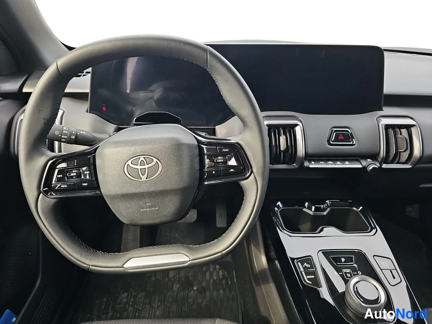 Valkoinen Toyota Urban Cruiser 2026, kuva 12