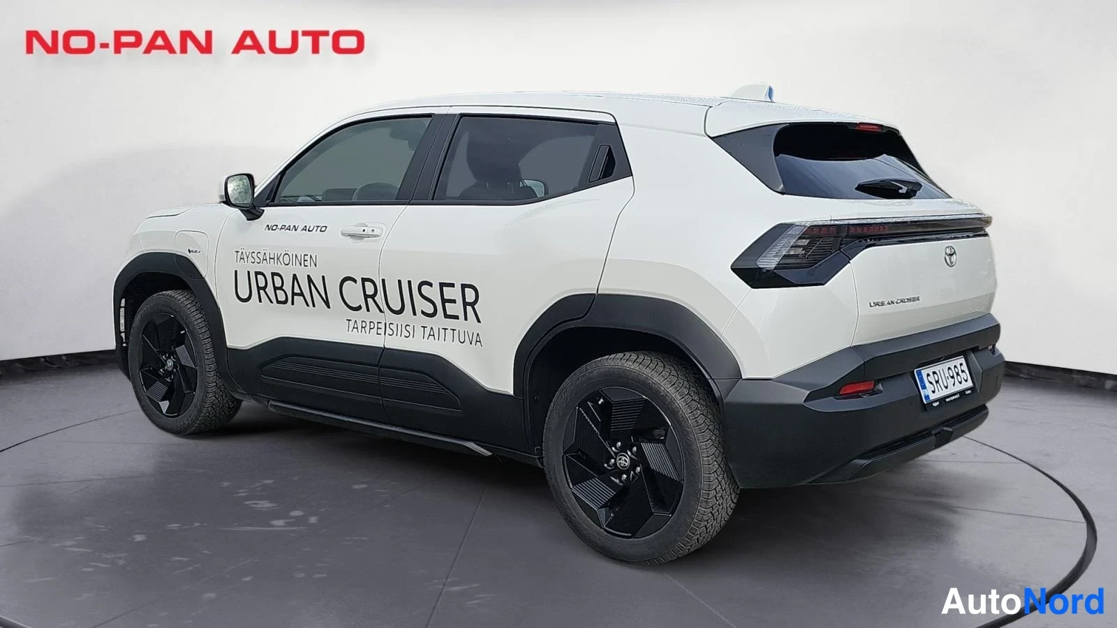 Valkoinen Toyota Urban Cruiser 2026, takaviisto, kuva 6
